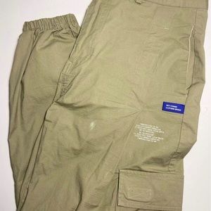 NOTHOMME green cargo pants in Medium. Cool print on the upper leg area